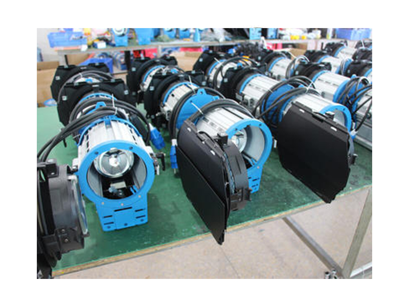 1000-W-Kit-Fresnel-Strahler