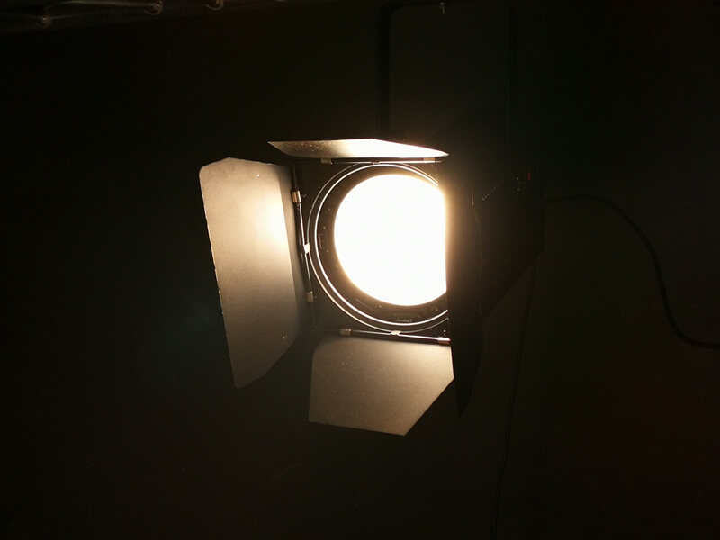 Ferngesteuertes 200-W-LED-Fresnel-Licht für Theater