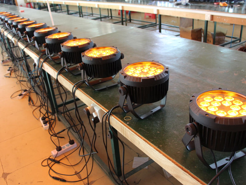 18 STÜCKE 18W RGBWAUV 6IN1 SLIM LED Outdoor Par Leuchten