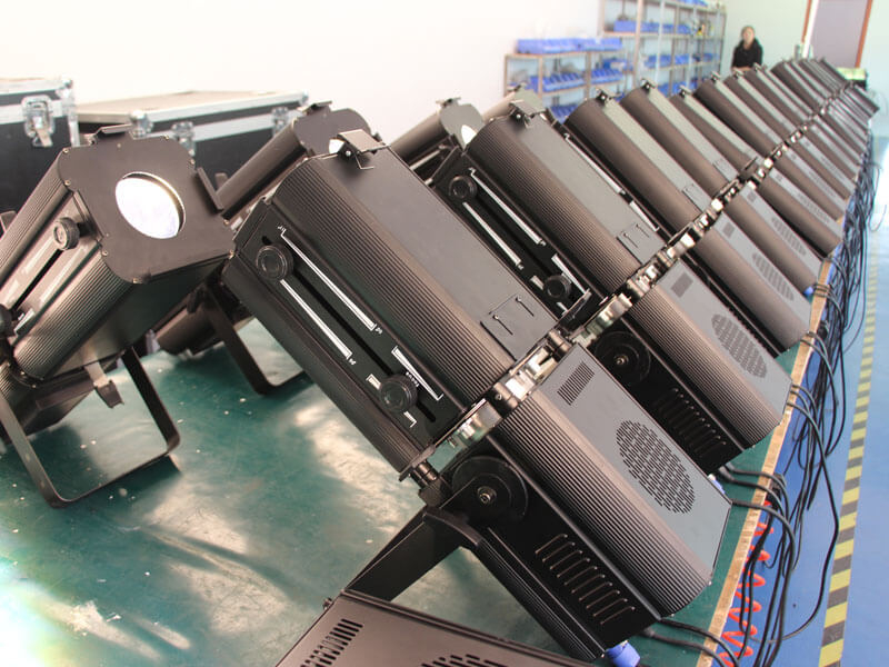 200-W-Zoom-LED-Profilstrahler