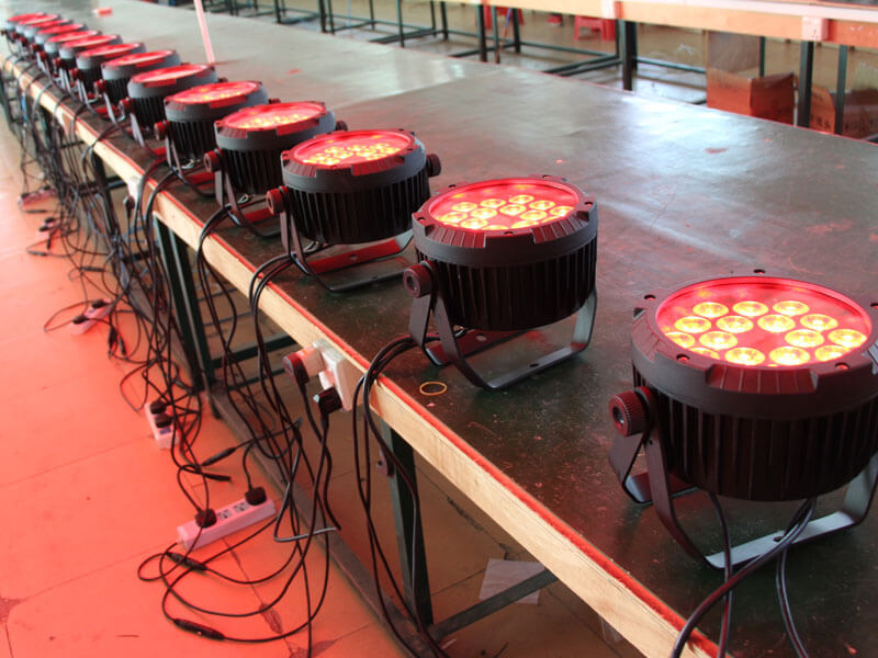 18 STÜCKE 18W RGBWAUV 6IN1 SLIM LED Outdoor Par Leuchten