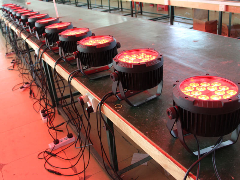 18 STÜCKE 18W RGBWAUV 6IN1 SLIM LED Outdoor Par Leuchten