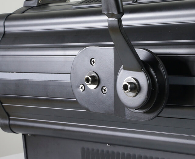 LED-Fresnel-Scheinwerfer mit Stangenbetrieb (3)