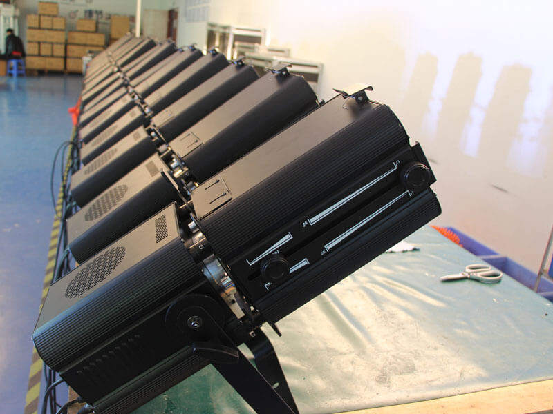 200-W-Zoom-LED-Profilstrahler