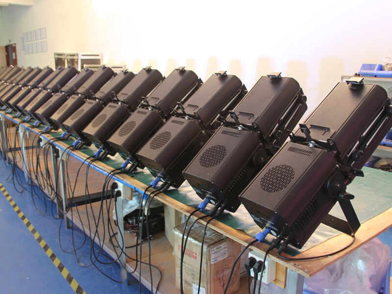 200-W-Zoom-LED-Profilstrahler