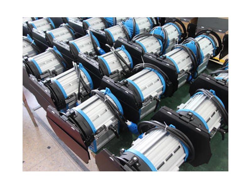 1000-W-Kit-Fresnel-Strahler