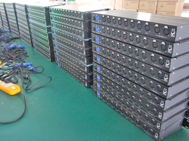 2 DMX-Eingänge und 8 DMX-Ausgänge DMX 512-Splitter